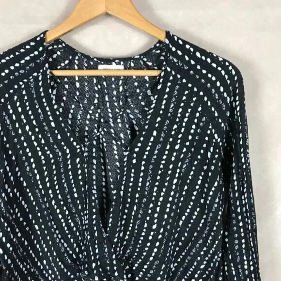 URBAN OUTFITTERS Criss Cross Front Top Size Small - Picture 2 of 9